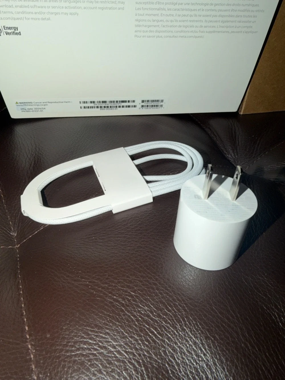 Meta Quest 3 White VR Headset with White Controllers and Accessories 512GB - Picture 9 of 9